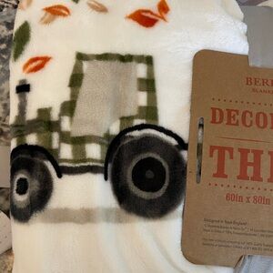 BRAND NEW BERKSHIRE THROW